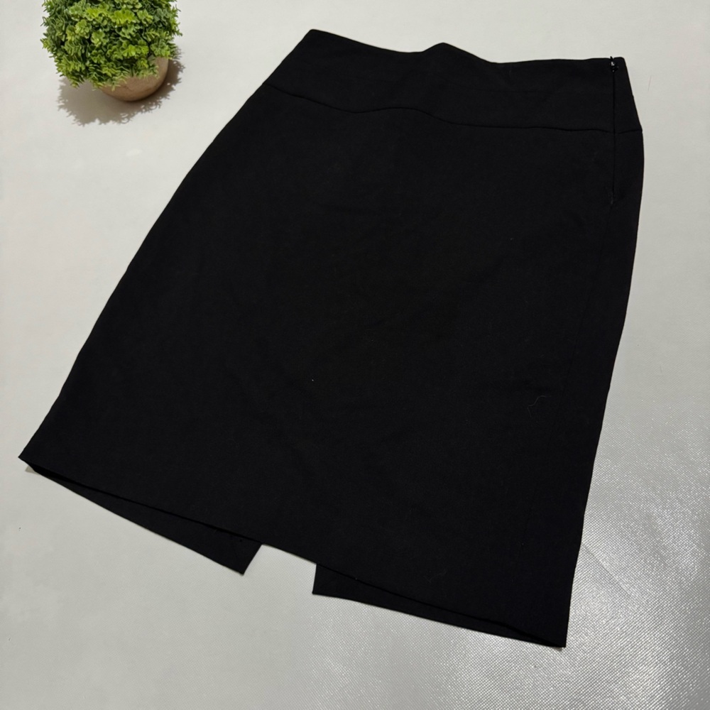 The Limited Black Classic Pencil Skirt Size 2 Office Professional Career Modest